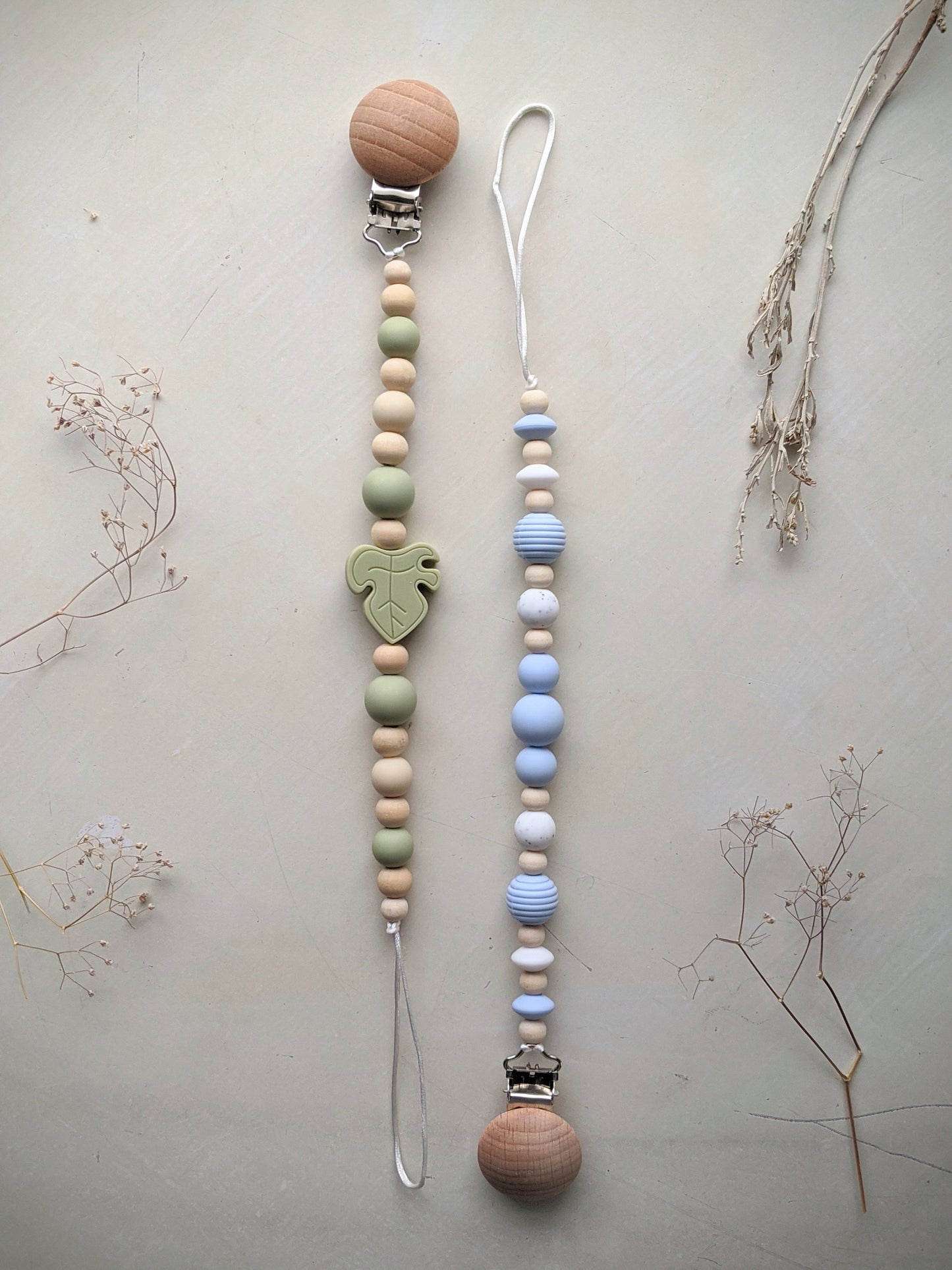 The Oli Pacifier Clip - Plant Inspired, Monstera Leaf Gender Neutral Soother Clip